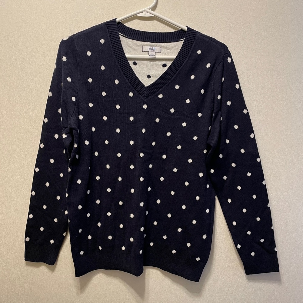 Croft & Barrow V-neck sweater navy blue with white polka dot